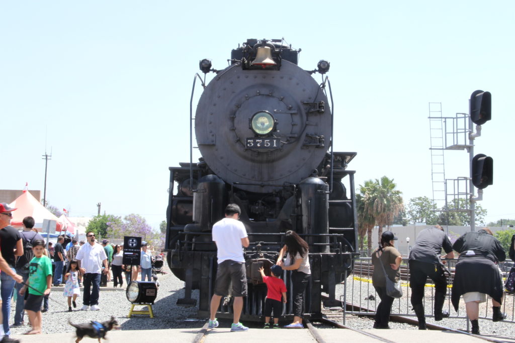 Families surrounded the steam engine, Santa Fe 3751. Photo credit: Nur Sattar