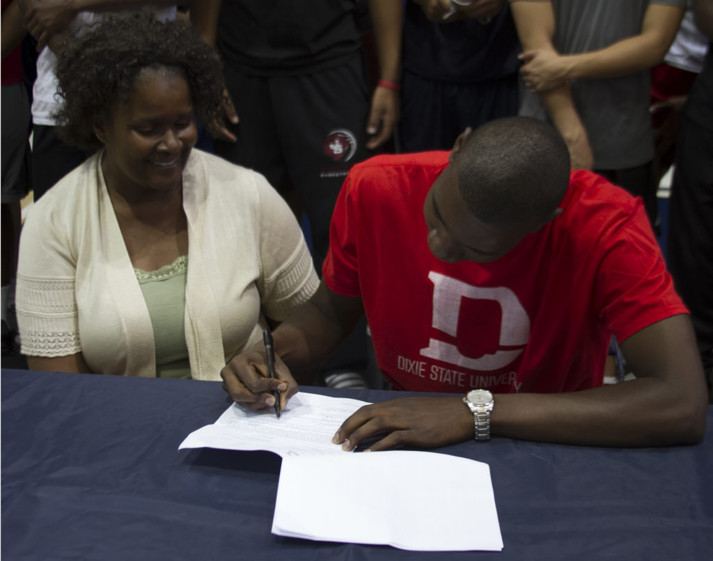Isaiah Clark makes it official signing his NLI to play basketball for Dixie State University. Photo credit: Teren Guerra