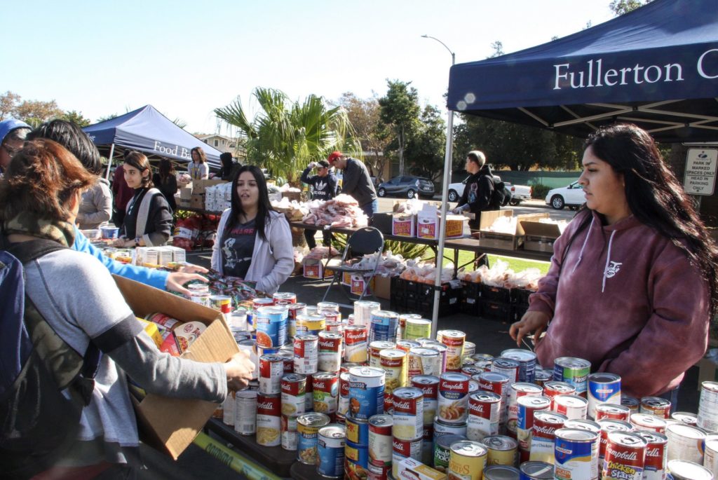 Fullerton College students volunteers to pass out can goods at the 50th annual Fall Harvest Food Drive on Nov. 26. Photo credit: Tin Huynh