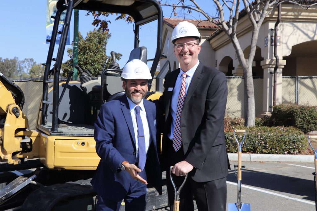 Fullerton College President Greg Shultz and former A.S. President Audie Contreras pose with their hard hats. Photo credit: Jocelyn Rabadan