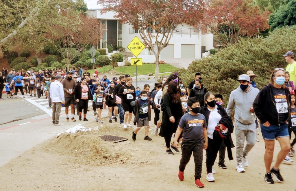 Volunteers cheered on the 5K particpants as they walked up the Juanita Cooke Greenbelt Trail. Online registered runners went first, then each school followed after every three minutes to avoid crowdedness. Local police blocked off the street to ensure safety. Photo credit: Ethan Ahoia