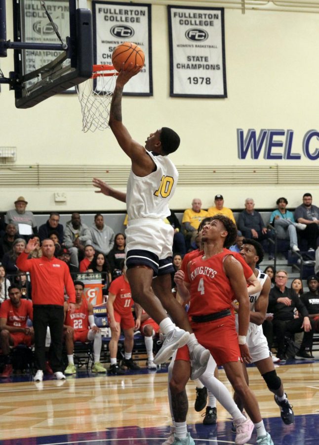 Sophomore guard Shaquil Bender going up for lay up at Fullerton College on Saturday March 04, 2023. Photo credit: Yasmin Sotelo