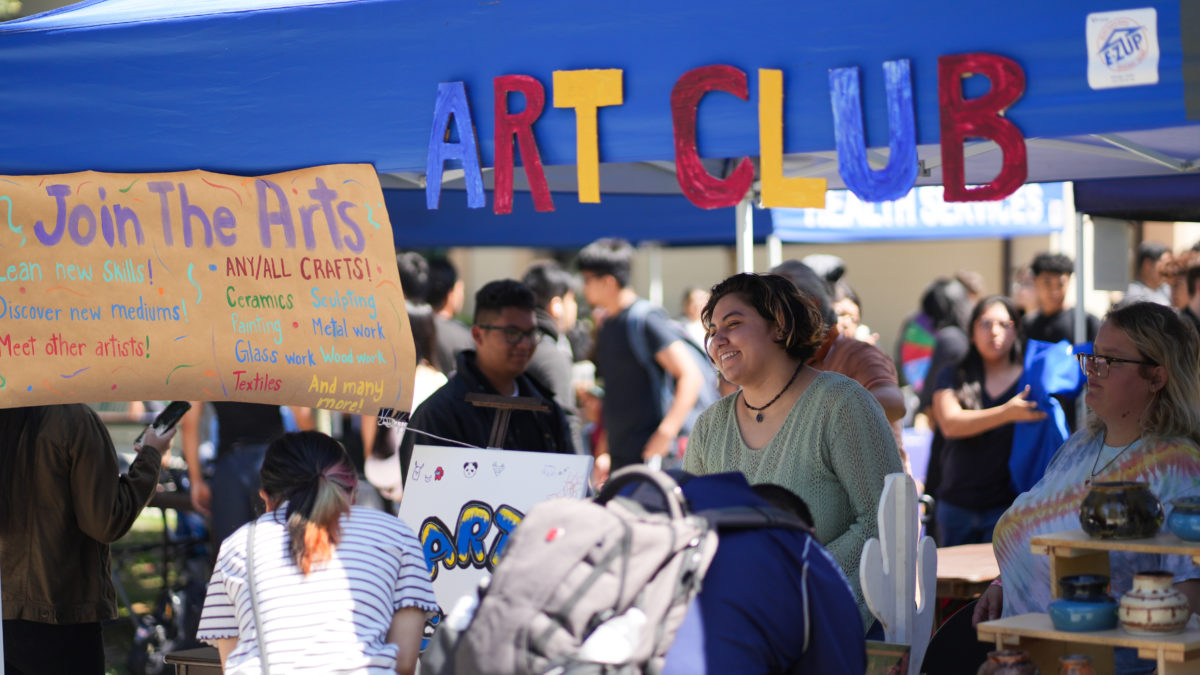 Art+Club+displays+artistic+options+at+Fullerton+Colleges+Club+Rush%2C+on+Wednesday%2C+Sept.+6%2C+2023.