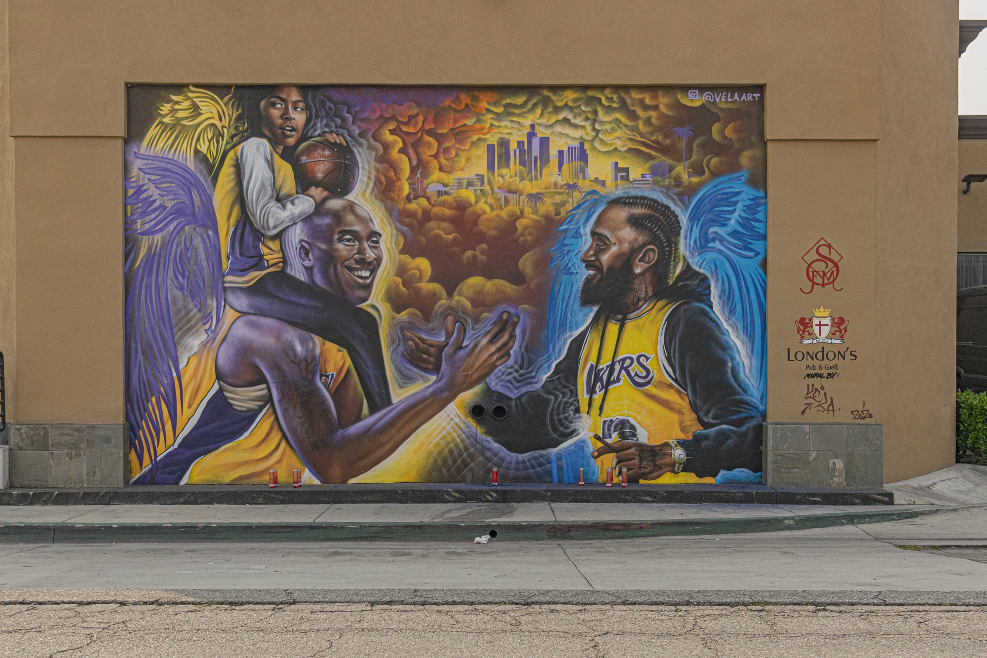 Artist Sebastian mural piece in Artesian behind a Pub & Grill. Vela’s stated that he’s only been in California for a few months and that the Kobe mural’s he’s done has gotten him more work. Photo credit: Mariah Winsborrow
