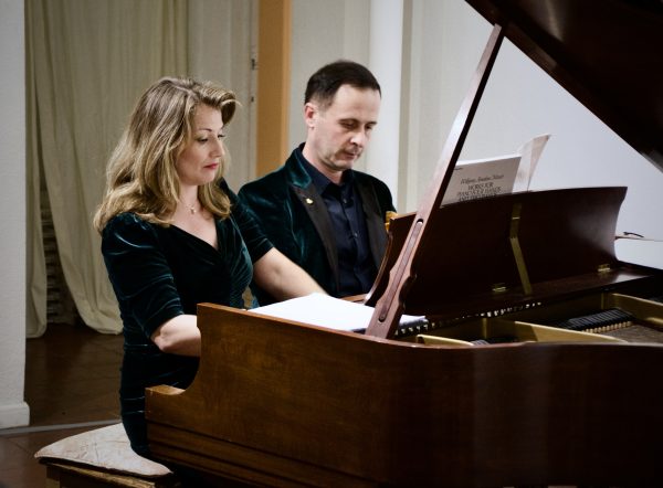 
Anna and Giorgi Latsos have played all over the world performing their four hand piano show. On Thursday March 7, The Latsos played at the Muck Mansion in front of their Orange County followers.
