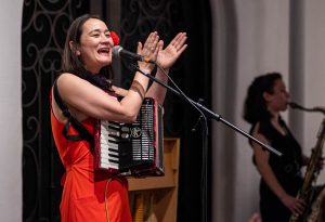 Jessica Fichot leads concert attendees in rhythmic clapping during her April 11, 2024 concert at the Muckenthaler Cultural Center. Excelling in call and response, Fichot engaged the crowd throughout the performance.