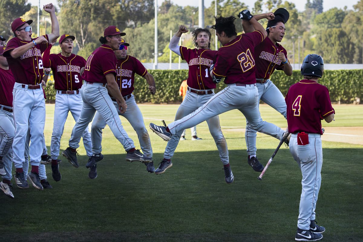 Saddleback comes out to celebrate, after catcher David Vergel de Dios smashed a 2-run homer to left field in the ninth inning against Fullerton on April 7, 2026 in Fullerton, Calif.